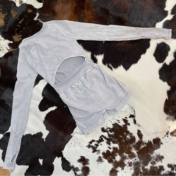 NWOT FREE PEOPLE MOVEMENT LONG SLEEVE RUNSIE WASHED SILVER GREY SHORTS ONESIE - Picture 6 of 6